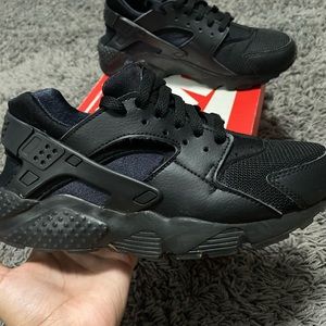 Nike Huarache, text me for more details